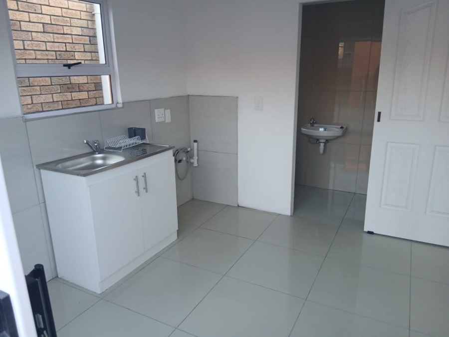To Let 1 Bedroom Property for Rent in Rondevlei Park Western Cape